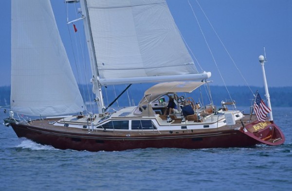 Example of sailboat with Leavitt & Parris marine fabrics